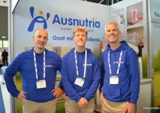 Namens Ausnutria op de foto: Peter van Weerden, Luc Jansman en Maurits Korterink. Maurits: "Ik had verwacht dat biologisch wat harder zou groeien." 